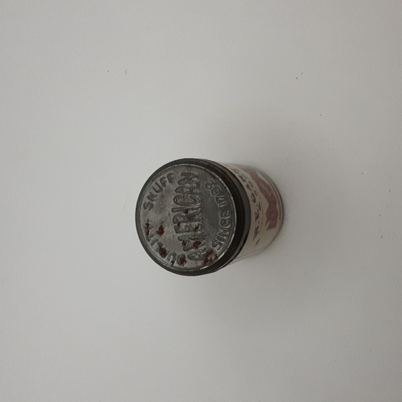 Vintage W. E. Garrett and Sons Snuff Tin - Picture 5 of 10